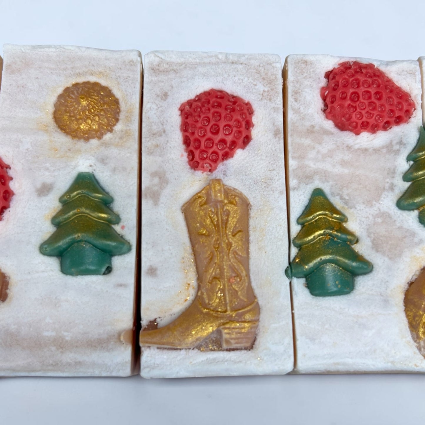 Strawberry Pines at Sunset Soap – Lavender, Rosemary, Tea Tree Frankincense & Eucalyptus Essential Oils | Handmade Mountain-Inspired Soap | Yellow Lark Soap Co.